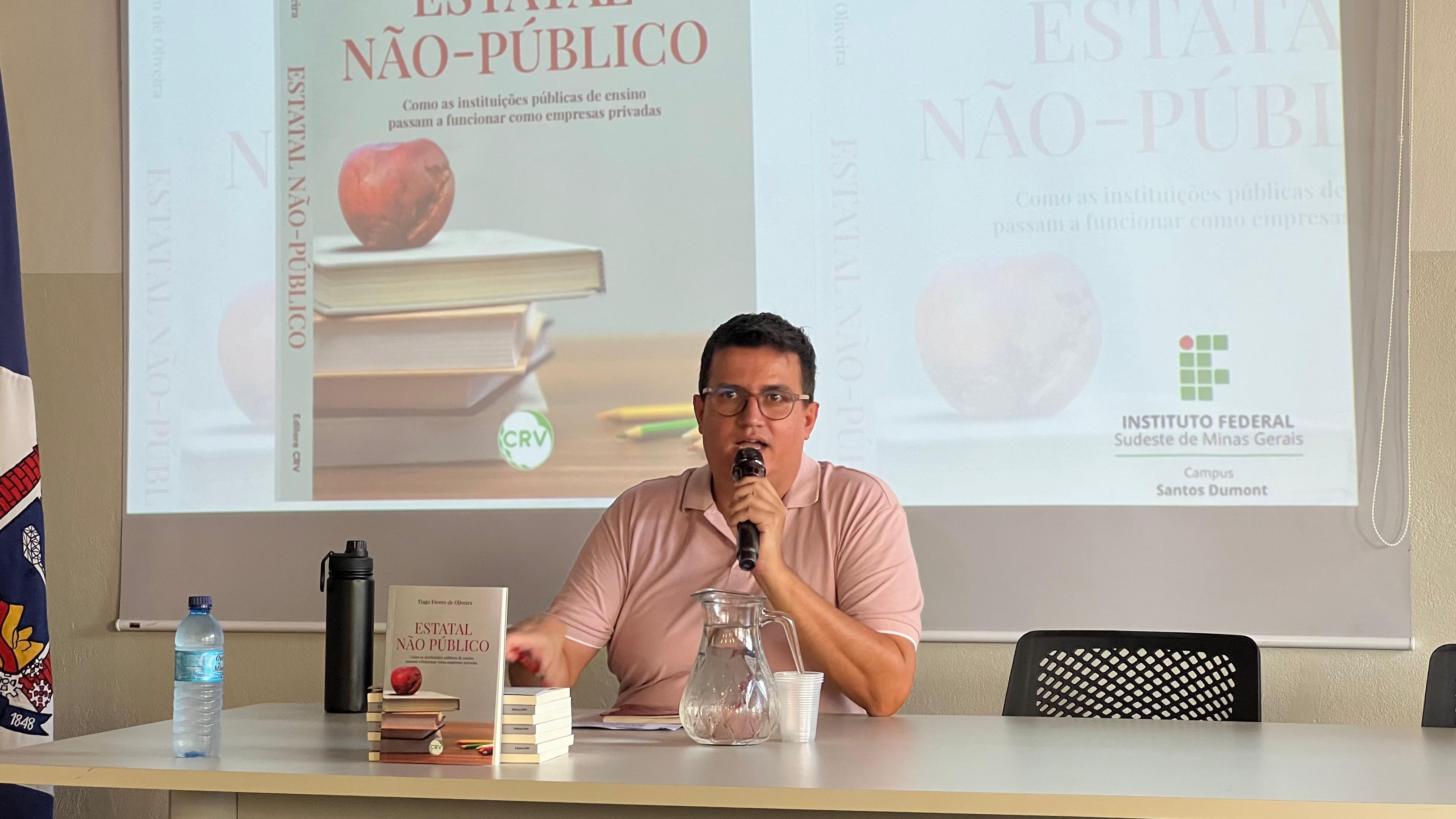 Tiago Fávero lança livro 